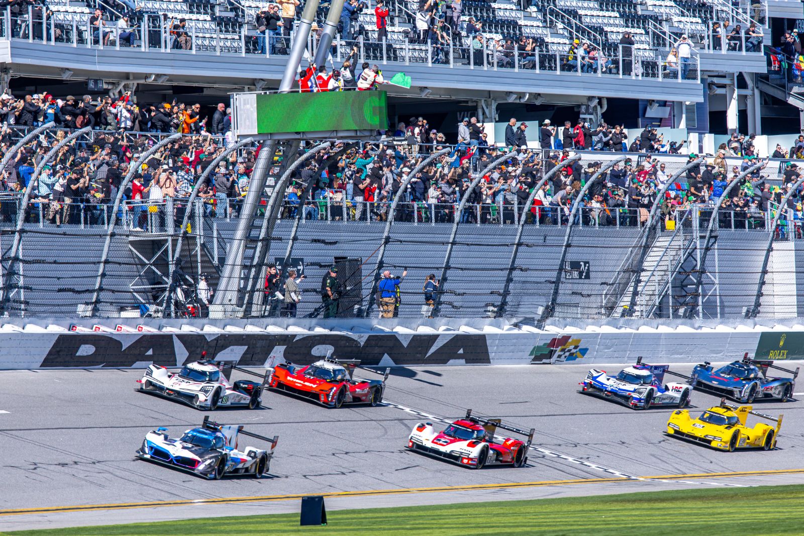 The green flag at the start of the Rolex 24