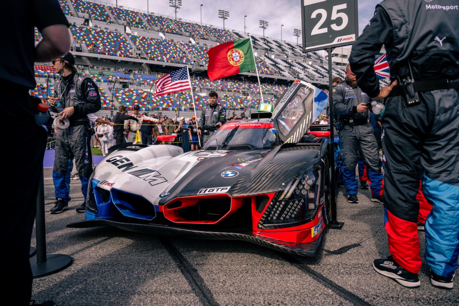 Cars on the grid before the start at Daytona