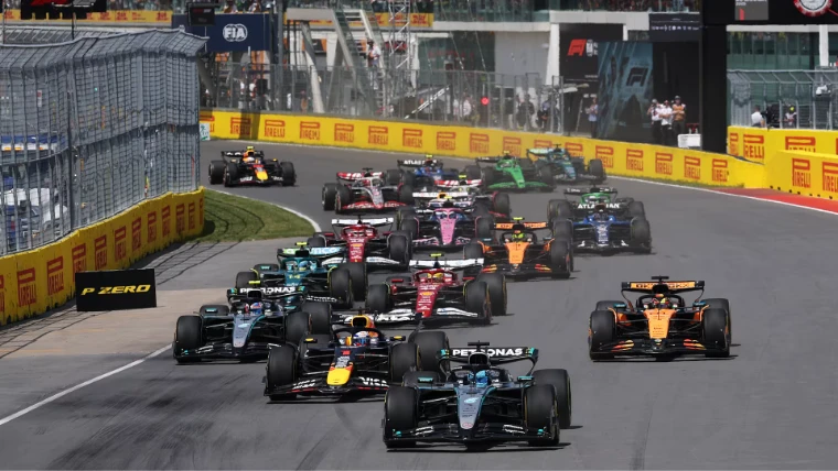 The field streams into the first corner at the start of the race. The Formula 1 Canadian Grand Prix at the Circuit Gilles Villeneuve, Montreal, in the season calendar of The Mansa Court