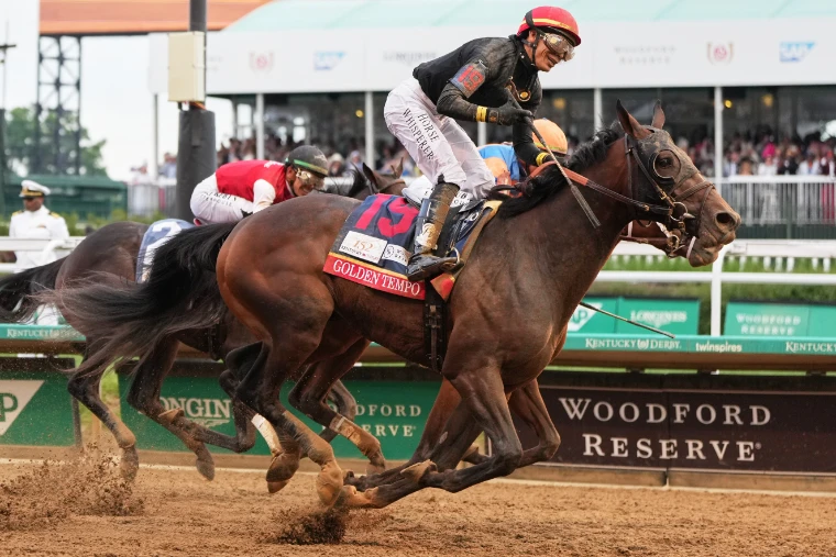 The winner drives clear in the final strides of the 152nd Kentucky Derby, the jockey already celebrating, in 2026. The Kentucky Derby at Churchill Downs, Louisville, in the season calendar of The Mansa Court