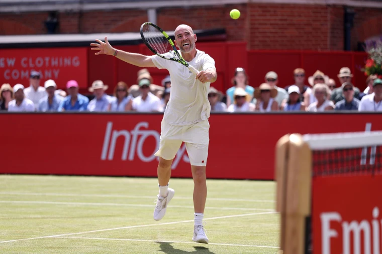 Adrian Mannarino stretches for a volley at the net in the first round, the stands behind. The Queen’s Club Championships, The Queen’s Club, London, June 2026, in the season calendar of The Mansa Court